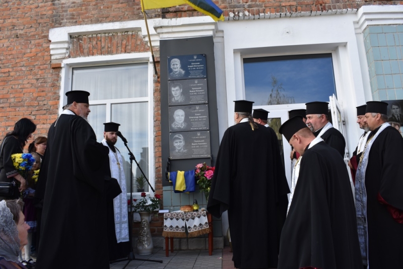 У селищі на Волині відкрили меморіальні дошки на честь загиблих воїнів ЗСУ