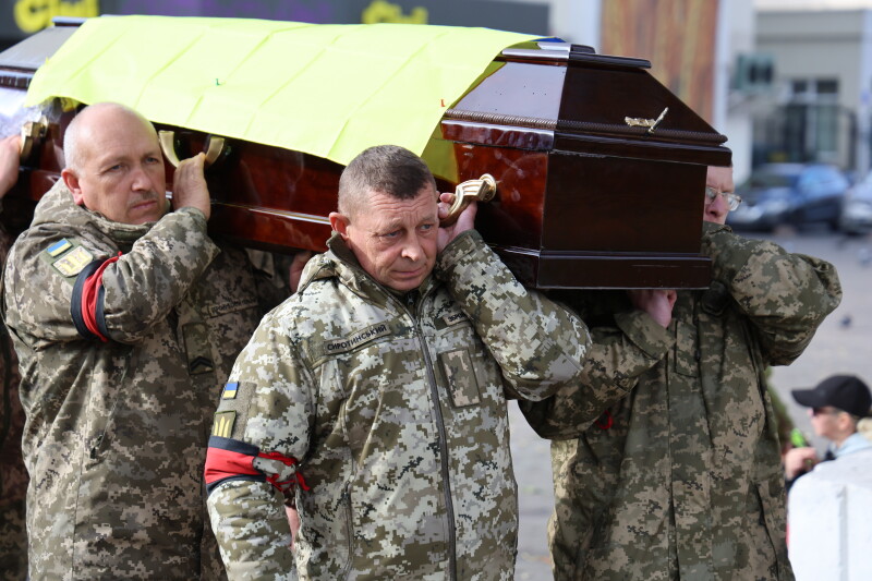 У Луцьку попрощалися із захисником України Віктором Калеником