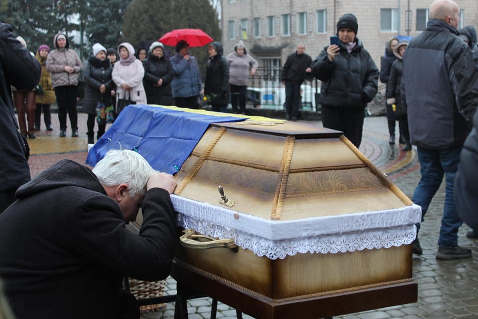 Серце пережило війну, а зупинилося вдома: на Волині попрощалися із померлим воїном Анатолієм Ковальчуком