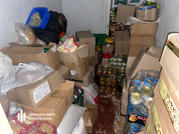 Вилучили 7 тонн тушонок та гроші: на Дніпропетровщині шахраї перепродавали продукти для ЗСУ