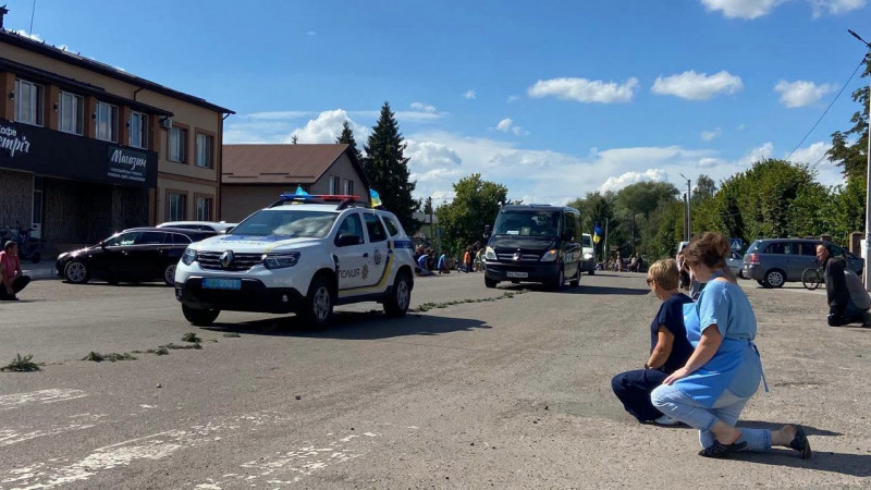 Понад 5 місяців чекали на диво: на Волині попрощалися із загиблим воїном Вадимом Королюком