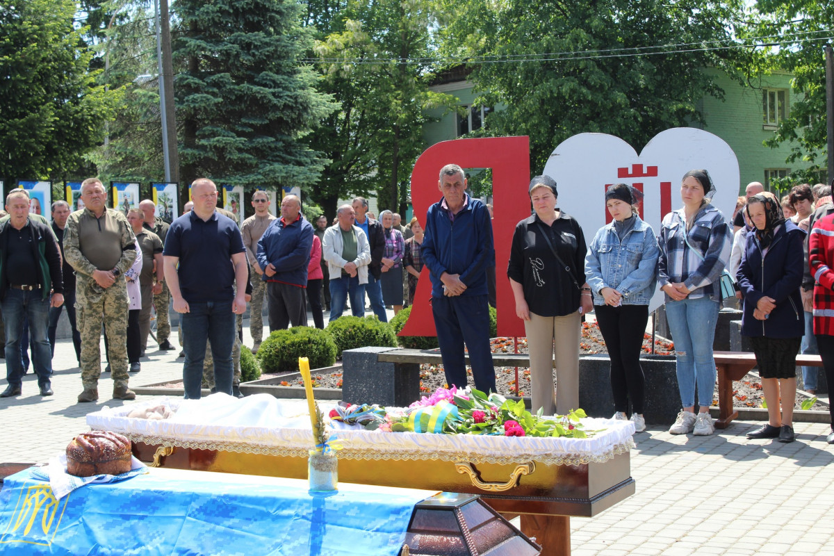 В бою отримав поранення, несумісні з життям: на Волині поховали Героя Сергія Дмитрука