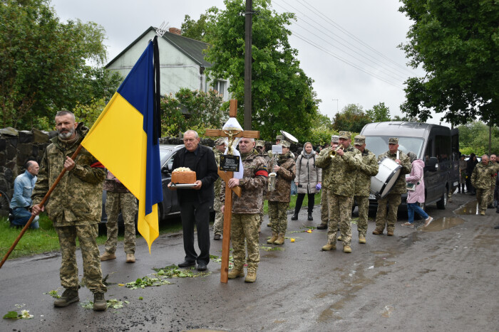 Назавжди 21 рік: у Луцькій громаді поховали Героя Вячеслава Терьохіна, який загинув понад 3 роки тому
