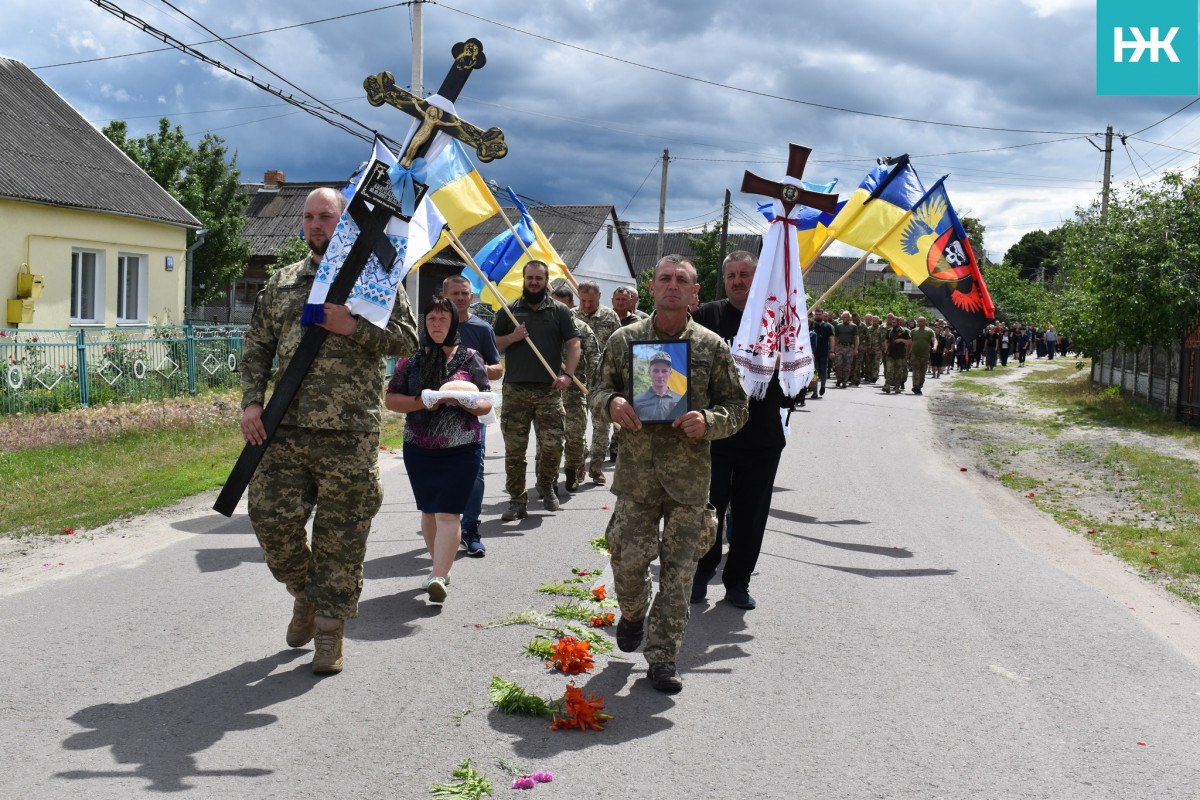 Навіки 22: на Волині усе село вийшло провести у вічність молодого Героя Артема Оласюка