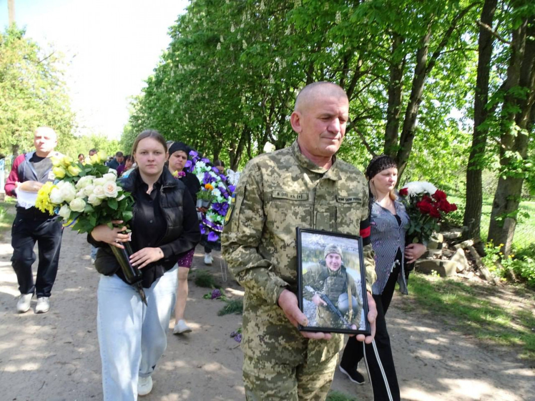 Родина дочекалася Героя - волиняни попрощалися із полеглим Героєм Василем Криницьким