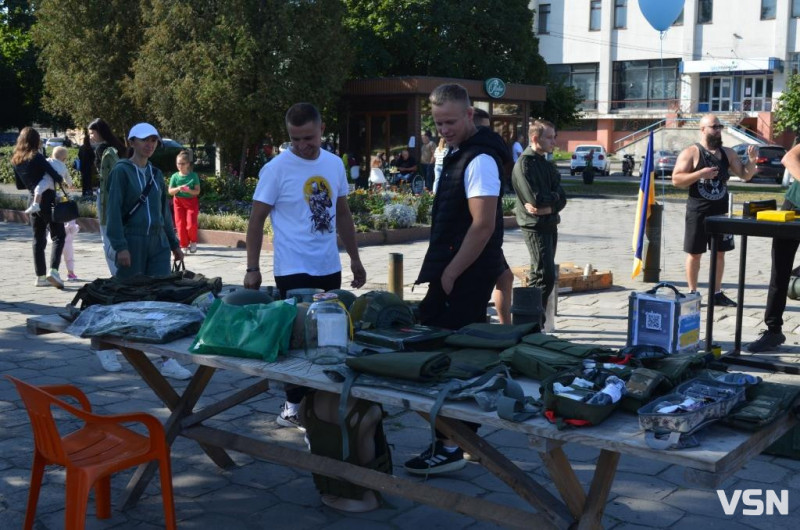 В місті на Волині на благодійному святі зібрали майже 150 тисяч гривень для ЗСУ. Фоторепортаж