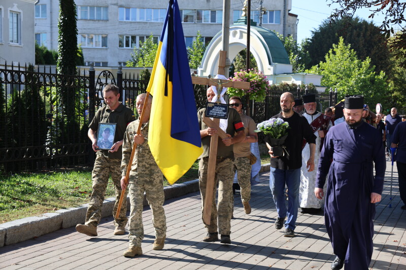 Загинув на фронті понад 10 місяців тому: у Луцьку попрощалися із загиблим Героєм Анатолієм Хабовцем