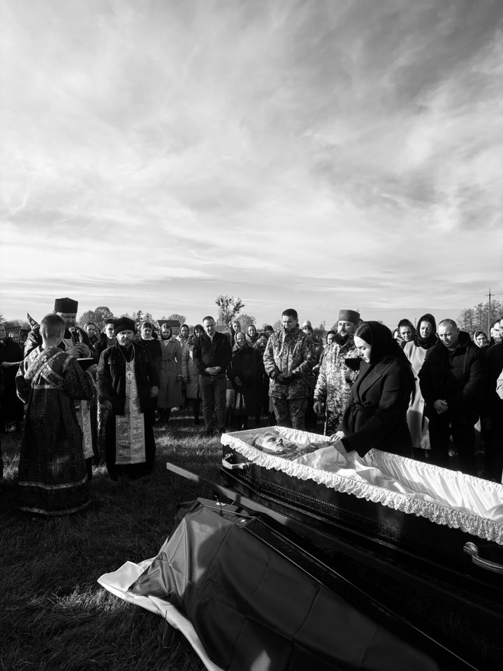 До останнього подиху боронив Україну: на Волині попрощалися із загиблим Героєм Іваном Кіпенем