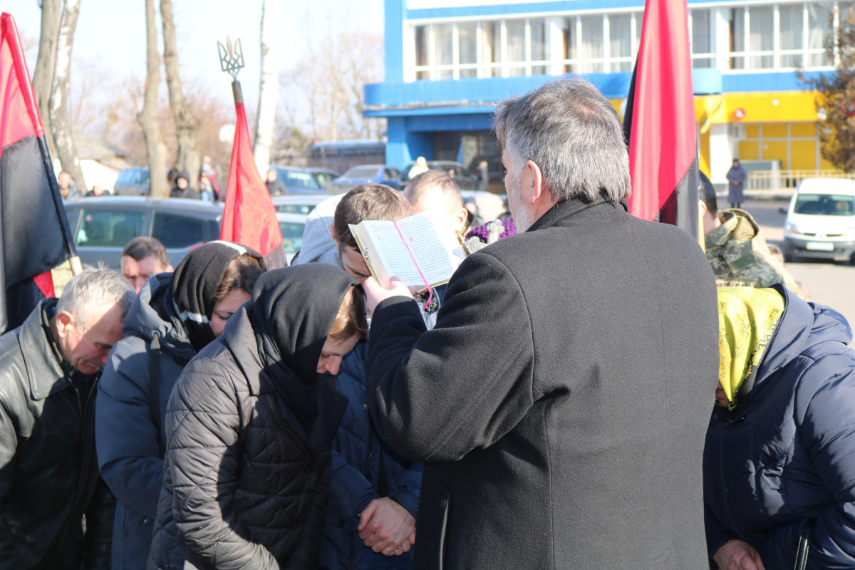 Довгий час вважався зниклим безвісти: на Волині в останню дорогу провели Героя Степана Гебу