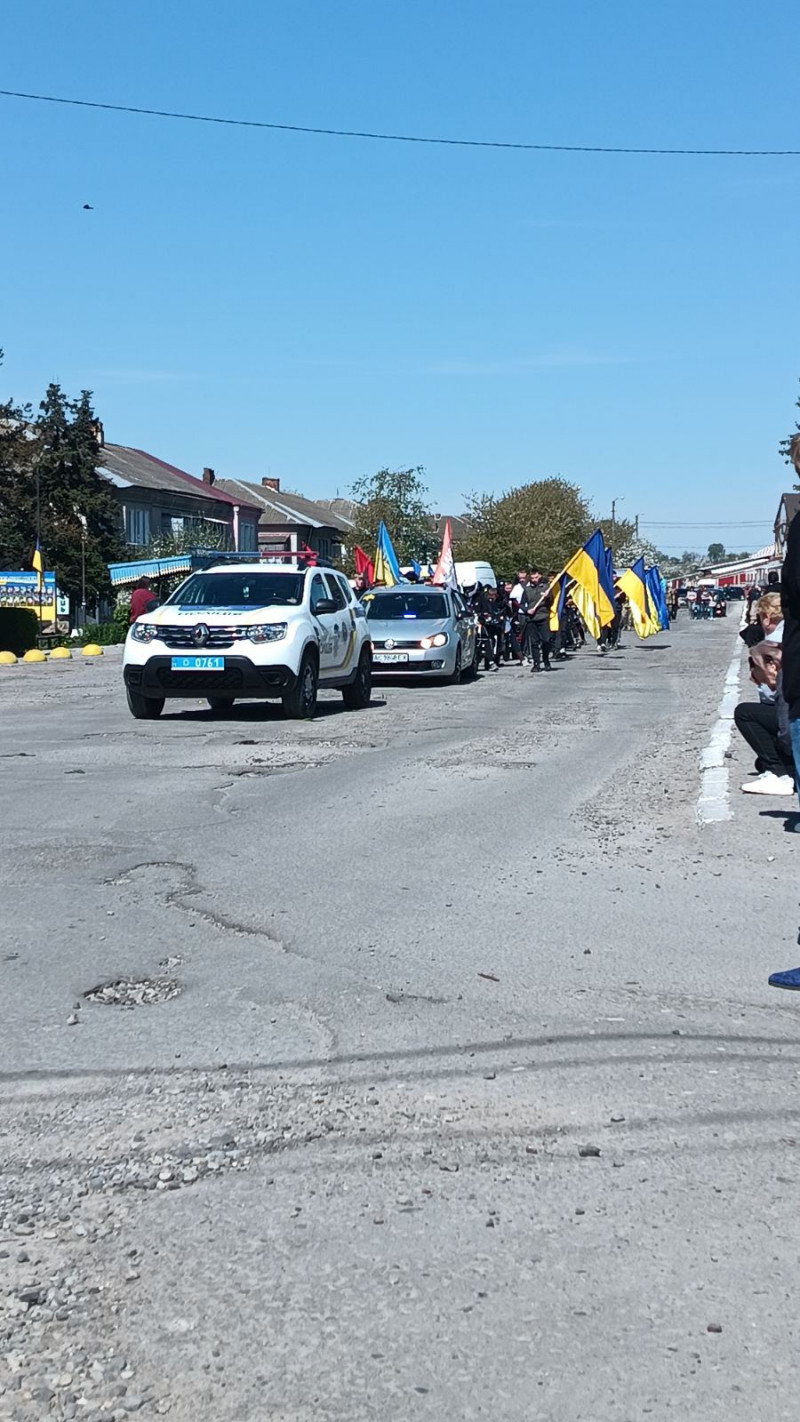 Понад 2 роки вважався зниклим безвісти: на Волині поховали Героя Володимира Кожевнікова