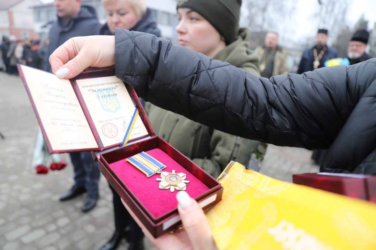 Сподівалися, що захисники з війни повернуться живими та не судилося: рідним загиблих Героїв з Волині вручили їхні ордени