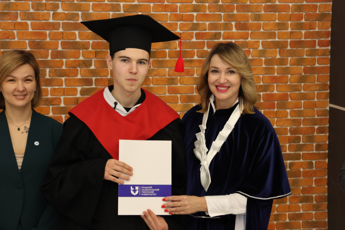 Близько 800 магістрів отримали дипломи в Луцькому національному технічному університеті