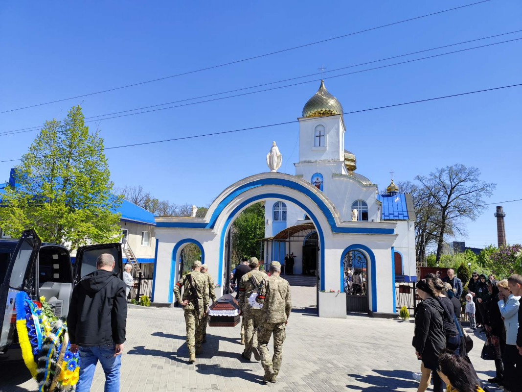 Два брати загинули на війні з різницею 2 роки: на Волині поховали 23-річного Героя Юрія Радчука