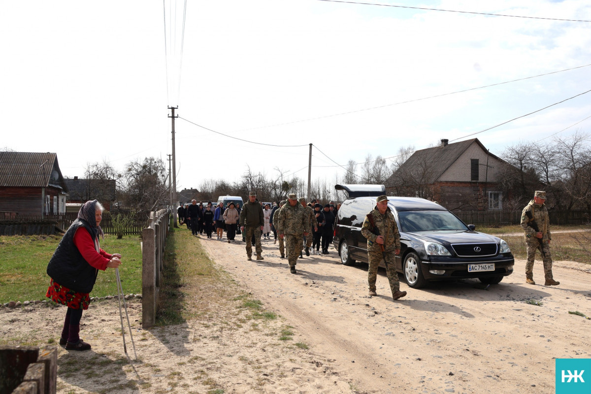 Пройшов АТО та пекло полону: на Волині попрощалися з Героєм Олександром Домальчуком