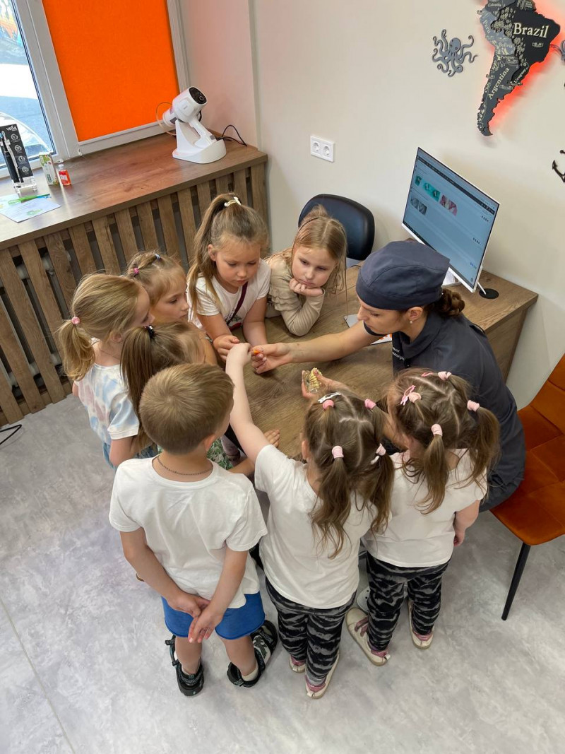 «Стоматологія Єрмакових» перша у Луцьку проводить екскурсії для школярів