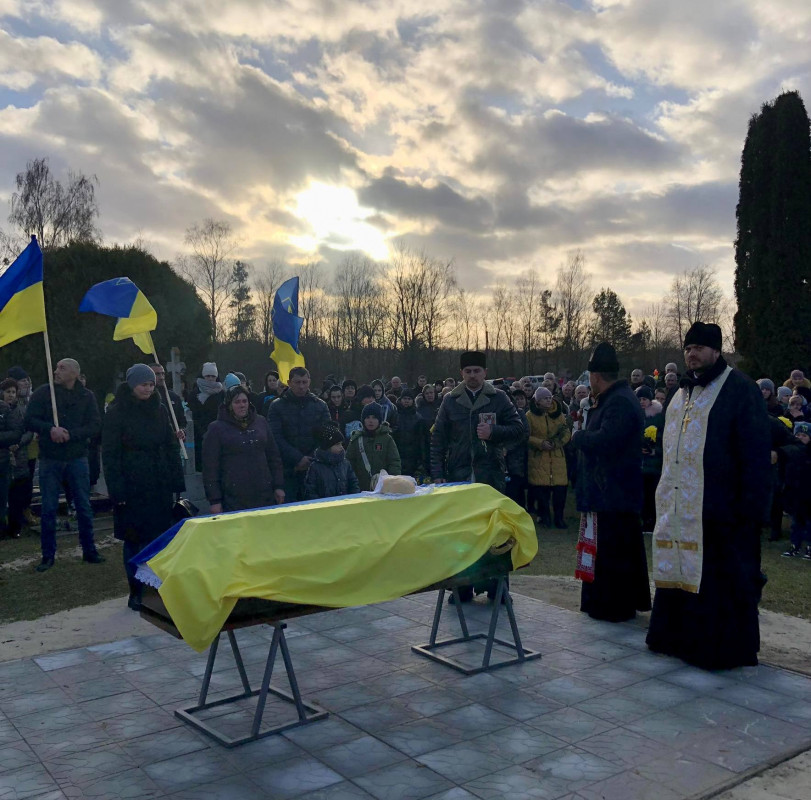 Рано втратив батьків: на Волині попрощалися із молодим Героєм Тарасом Сохацьким