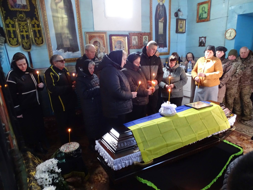 Після довгих місяців невідомості: на Волині провели в останню путь захисника Віталія Дудика