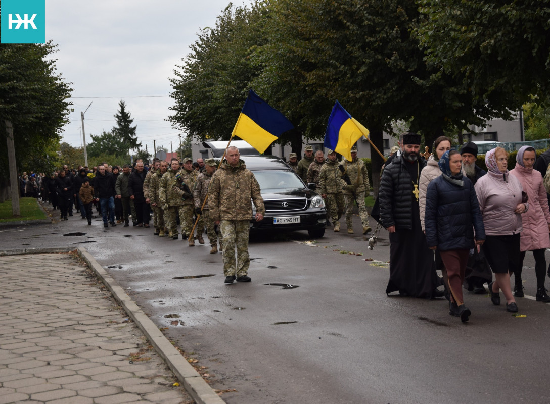 Повернувся «на щиті» після довгих місяців очікування: на Волині в останню дорогу провели Героя Володимира Губарика