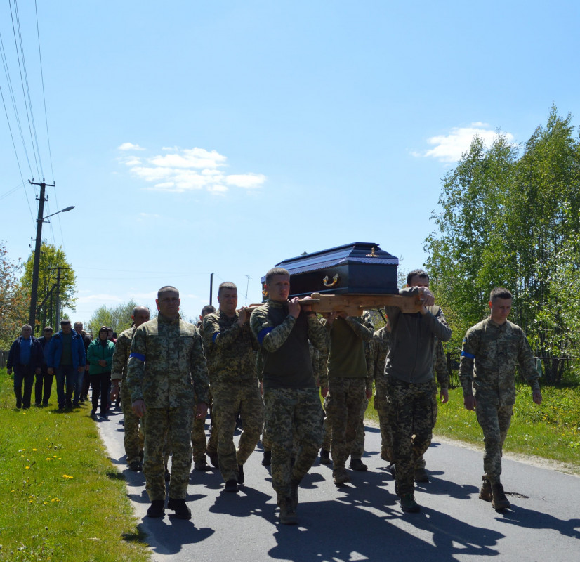 Залишилося двоє діток: на Волині попрощалися із загиблим прикордонником Олександом Жипою