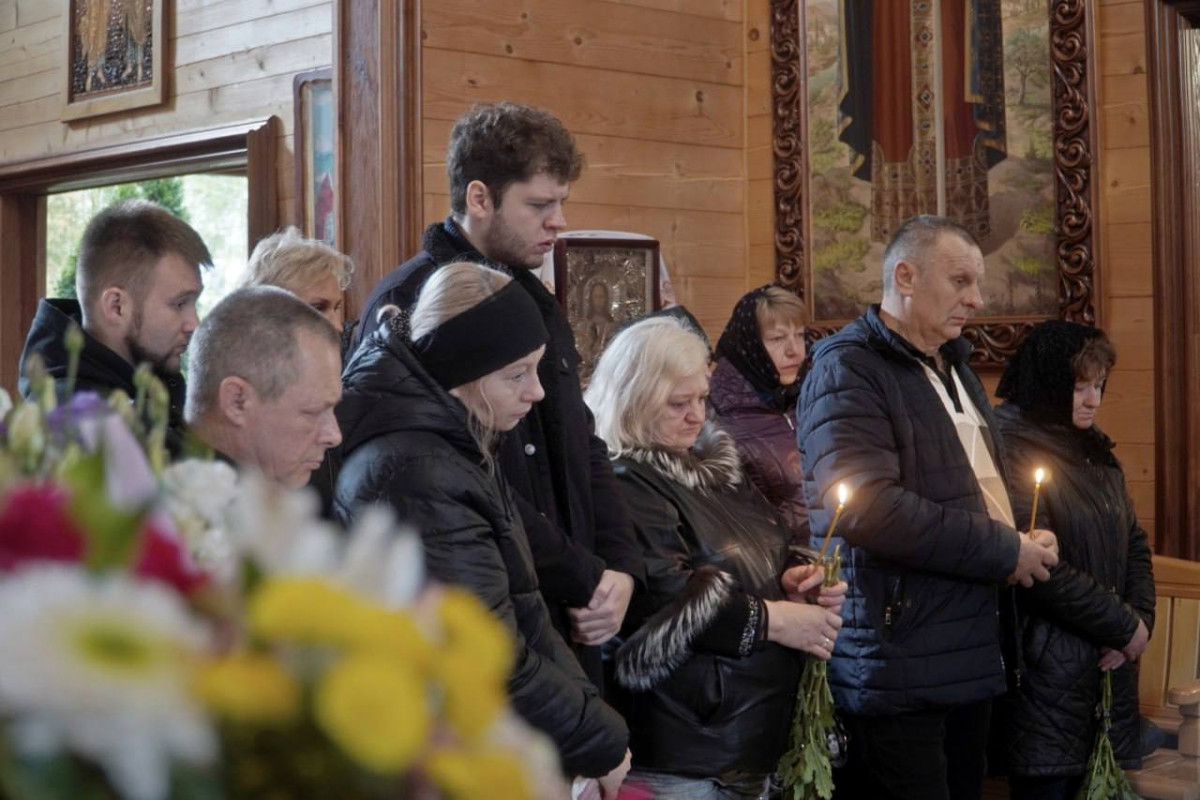 Без батька залишився син: волиняни попрощалися із загиблим захисником Петром Бондарєвим