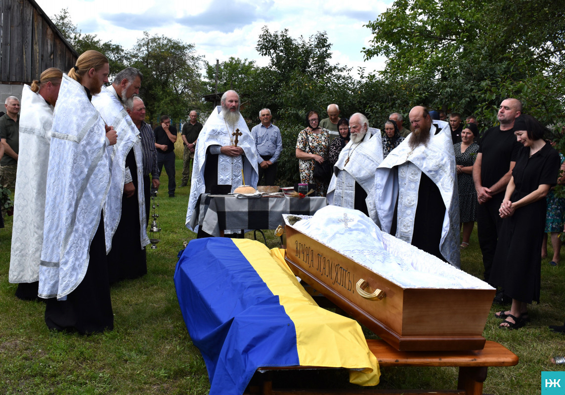 Замість омріяної відпустки додому Герой повернувся «на щиті»: на Волині в останню земну дорогу провели Валерія Баса