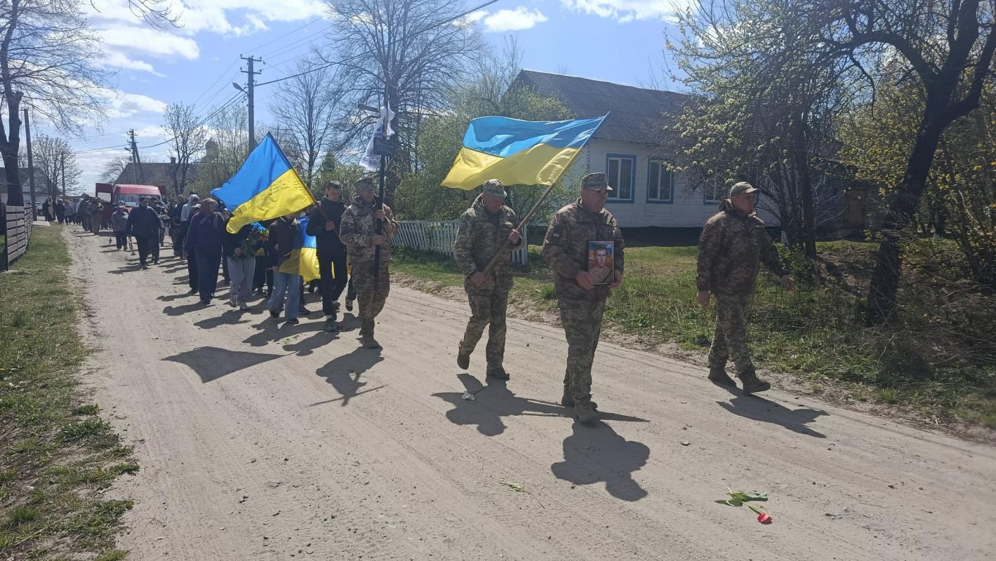 Навіки 41: на Волині в останню земну путь провели Героя Євгена Котельницького, який майже рік вважався зниклим безвісти