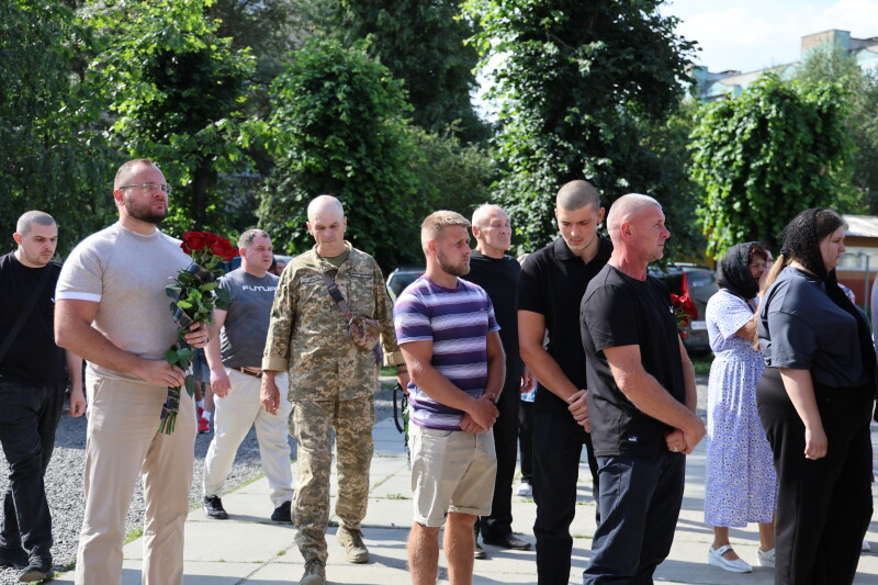 Загинув у бою на Харківщині: в Луцьку попрощалися з військовослужбовцем Дмитром Павловичем
