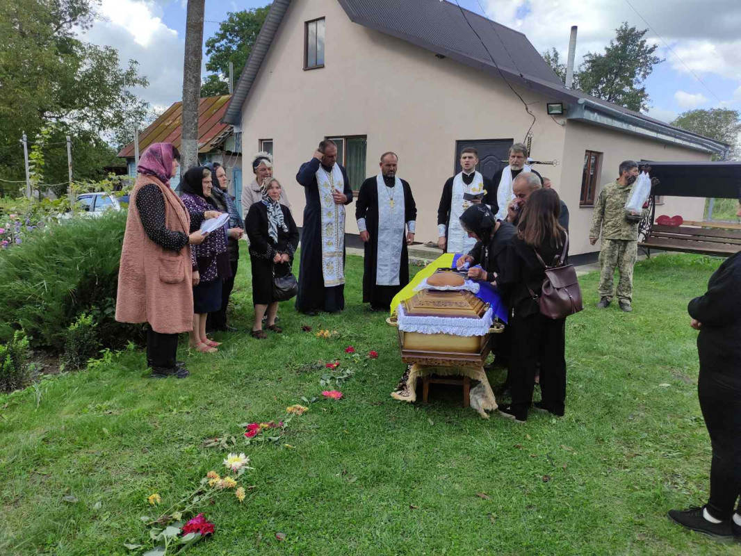 Довгий час вважався зниклим безвісти і був опізнаний по тесту ДНК: на Волині поховали Героя Дмитра Осіїка