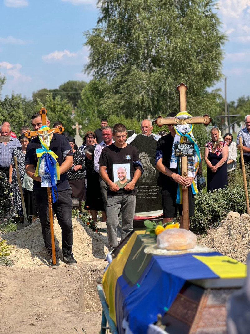 На Волині провели в останню путь полеглого 39-річного Героя Віталія Вороб'я