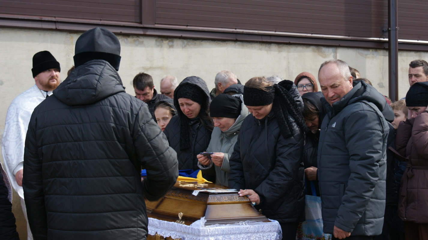 До останнього подиху – за Україну: у Луцькому районі попрощалися з Героєм Сергієм Мандзюком