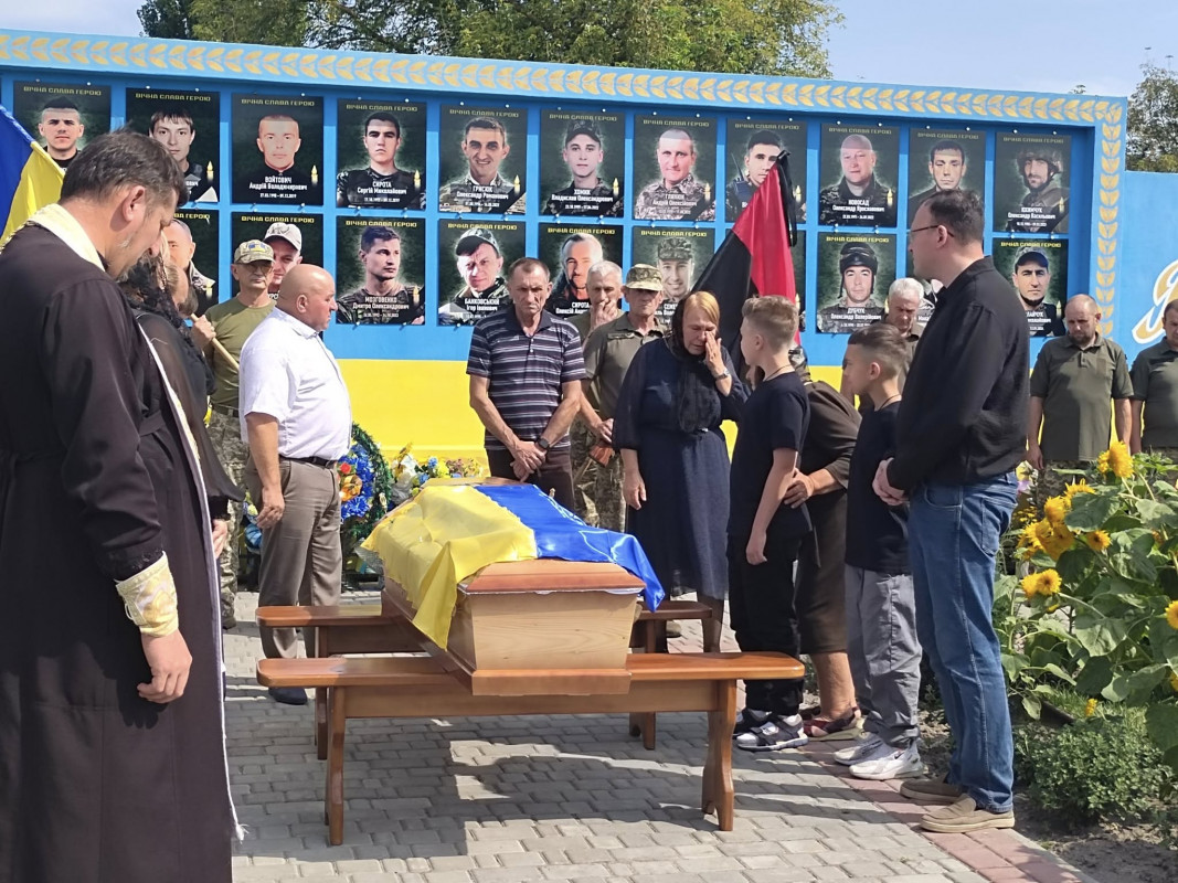 Навіки 40: на Волині похоронили загиблого офіцера Романа Дудика