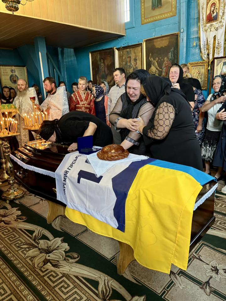 Віддав життя за Україну: на Волині попрощалися з Героєм Олегом Козловським