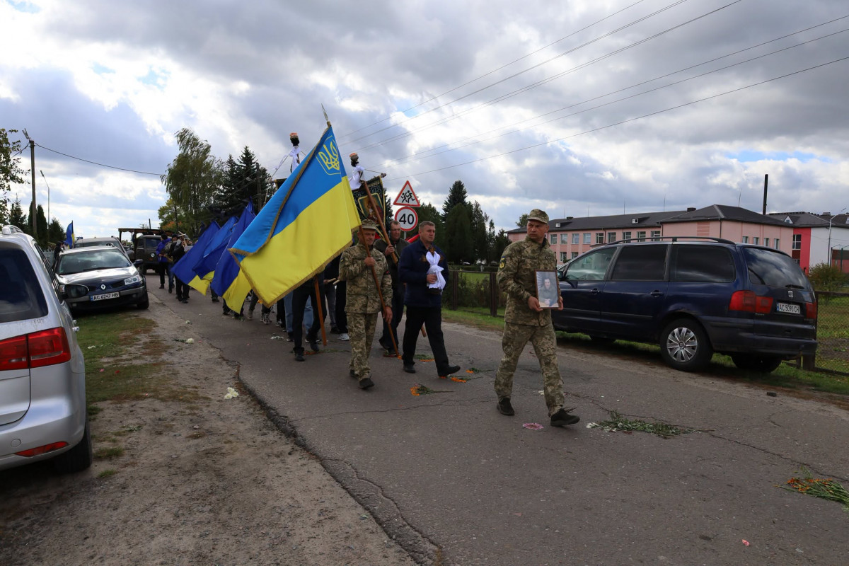 «Йому назавжди 30»: на Волині попрощалися з Героєм Романом Пилипчуком