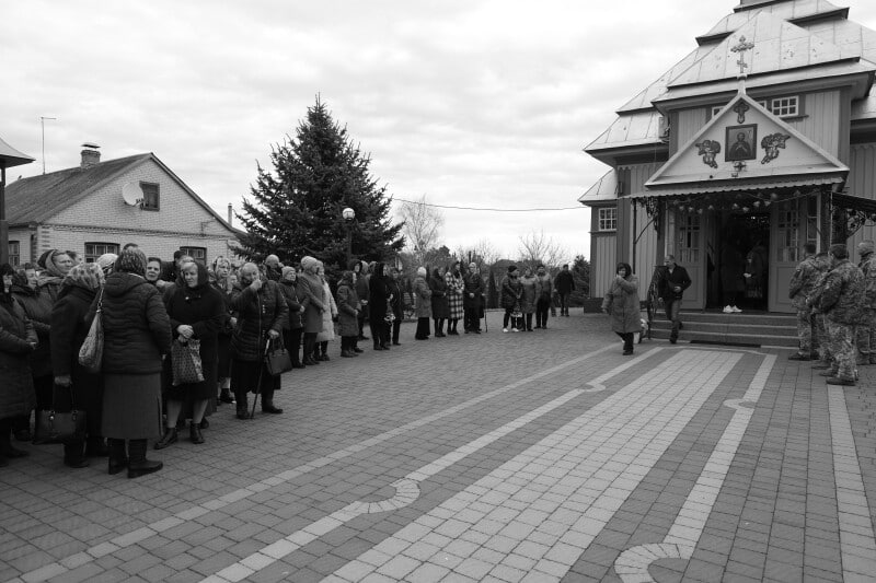 Загинув у бою на Донеччині: неподалік Луцька в останню дорогу провели військовослужбовця Святослава Каразію