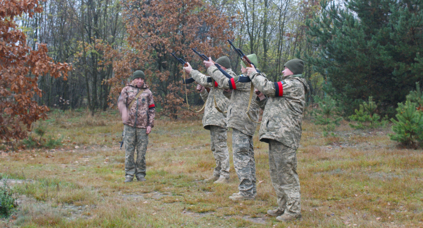 «Встелили всі села квітами, а хлопчика мого немає…»: у громаді на Волині провели в останню дорогу Героя Миколу Загоровця