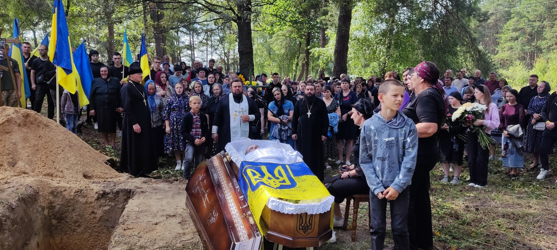 Молоде життя обірвала війна: на Волині попрощалися з Героєм Дмитром Зацерковним
