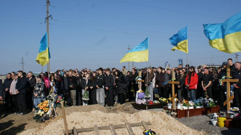 У громаді на Волині попрощалися із 23-річним розвідником «Азова» Назаром Поліщуком