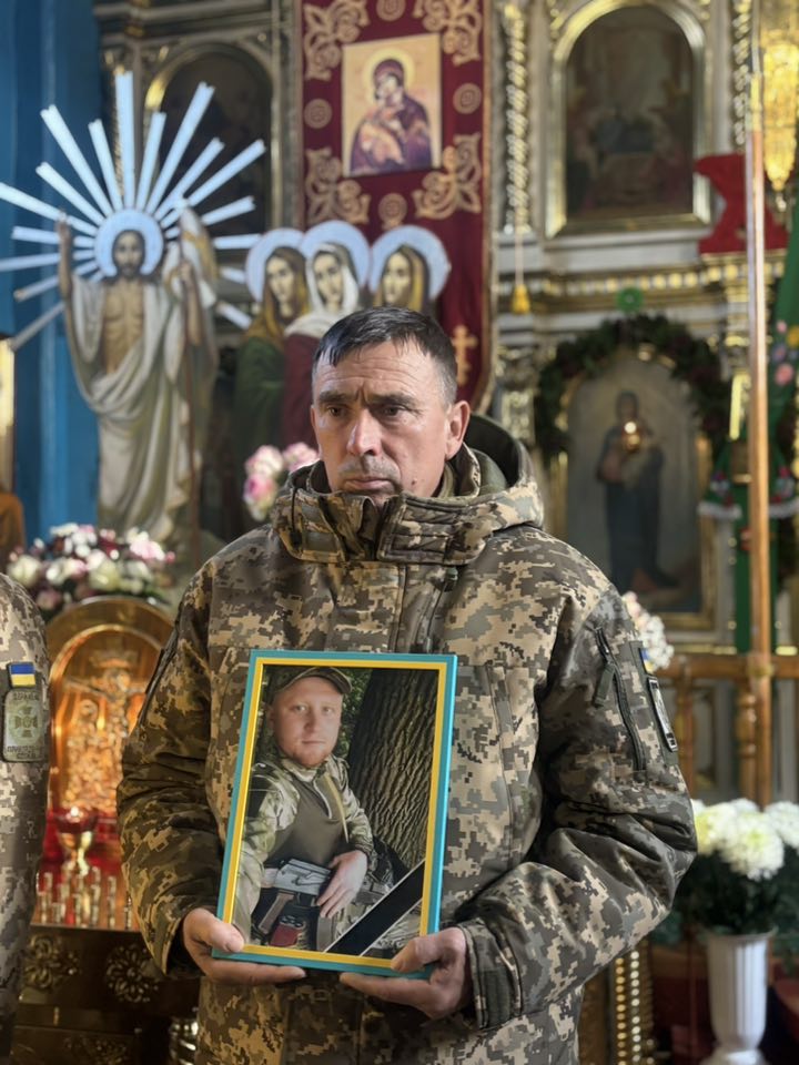 До останнього подиху боронив Україну: на Волині попрощалися із загиблим Героєм Іваном Кіпенем