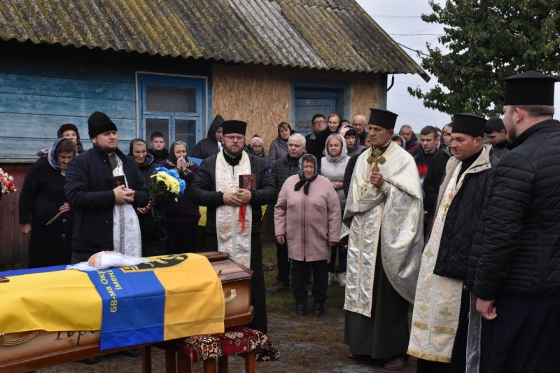 Більше року вважався зниклим безвісти: на Волині прощалися з Героєм Ігорем Пархомюком
