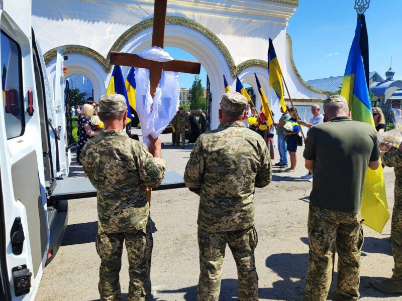 Брат-близнюк був на фронті, а він — «на щиті»: Ковель віддав останню шану 31-річному Михайлу Філіпчуку