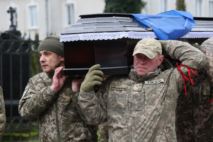 Загинув понад рік тому: у Луцьку попрощалися з військовослужбовцем Сергієм Мацюком