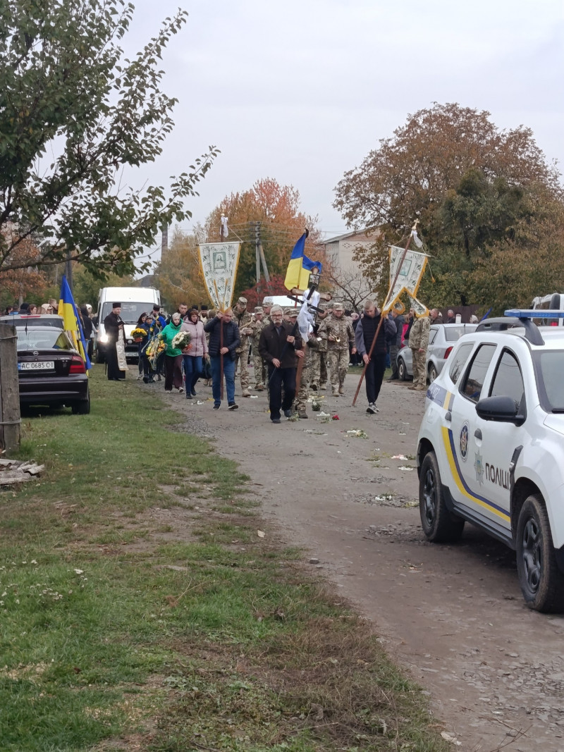 Його життя обірвалося на полі бою: на Волині в останню земну дорогу провели загиблого Героя Олександра Пальшина