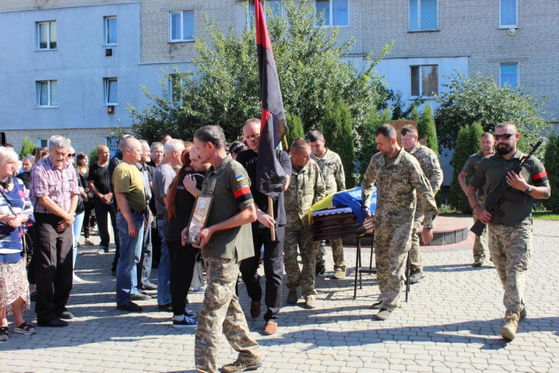 На Волині попрощалися з загиблим Героєм Вячеславом Лукашем