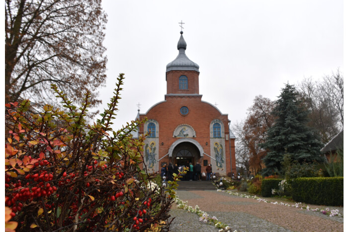 Загинув понад рік тому: у Луцькому районі провели в останню путь військовослужбовця Сергія Хомича