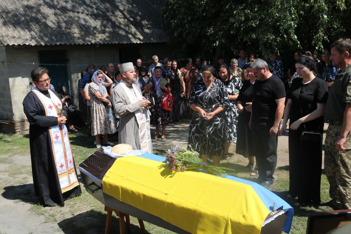 Понад два роки вважався зниклим безвісти: на Волині поховали Героя Дмитра Обозовського
