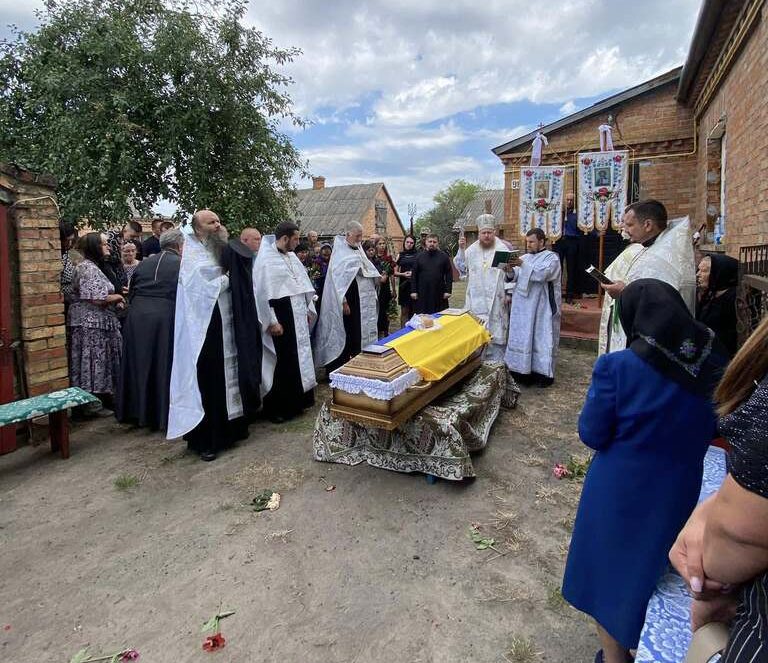 Вічна дорога додому: Волинь попрощалася з полеглим захисником Миколою Корукою