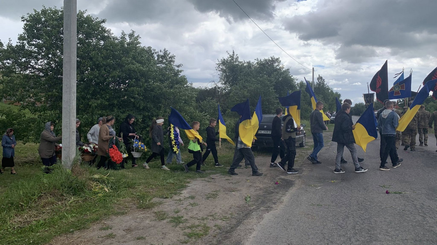 Віддав життя за Україну: на Волині провели в останню дорогу воїна Юрія Ростанюка