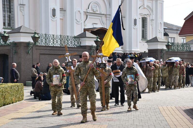 Луцьк попрощався із двома Героями — Анатолієм Андрусиком та Богданом Новосадом