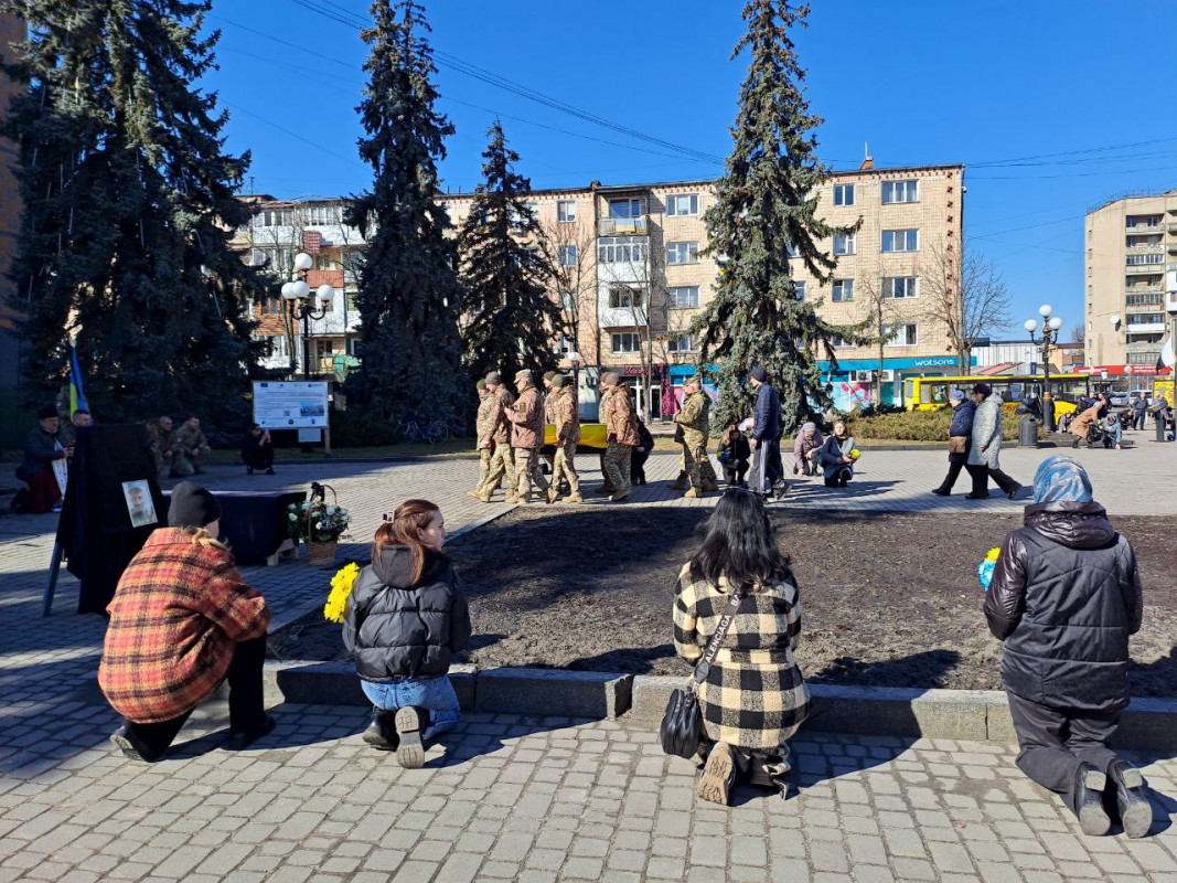 Мав приїхати у відпустку, а повернувся навіки «на щиті»: на Волині попрощалися з Героєм Олександром Маслом