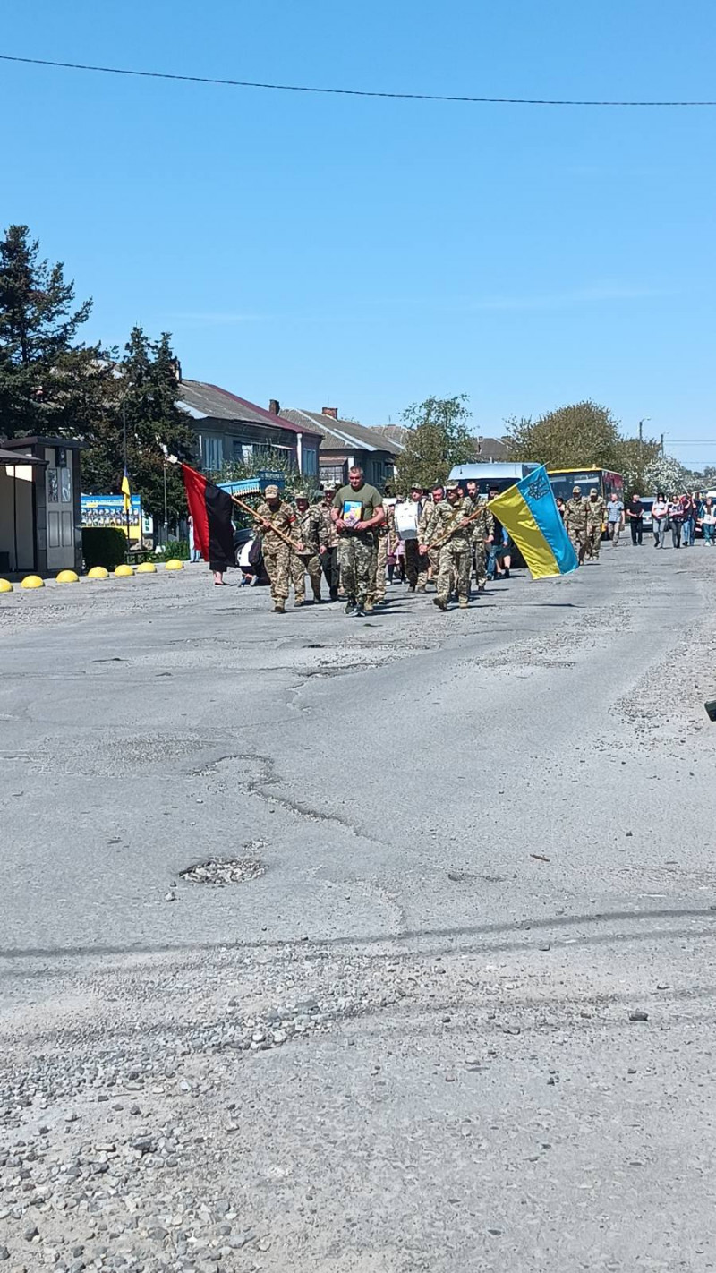 Понад 2 роки вважався зниклим безвісти: на Волині поховали Героя Володимира Кожевнікова
